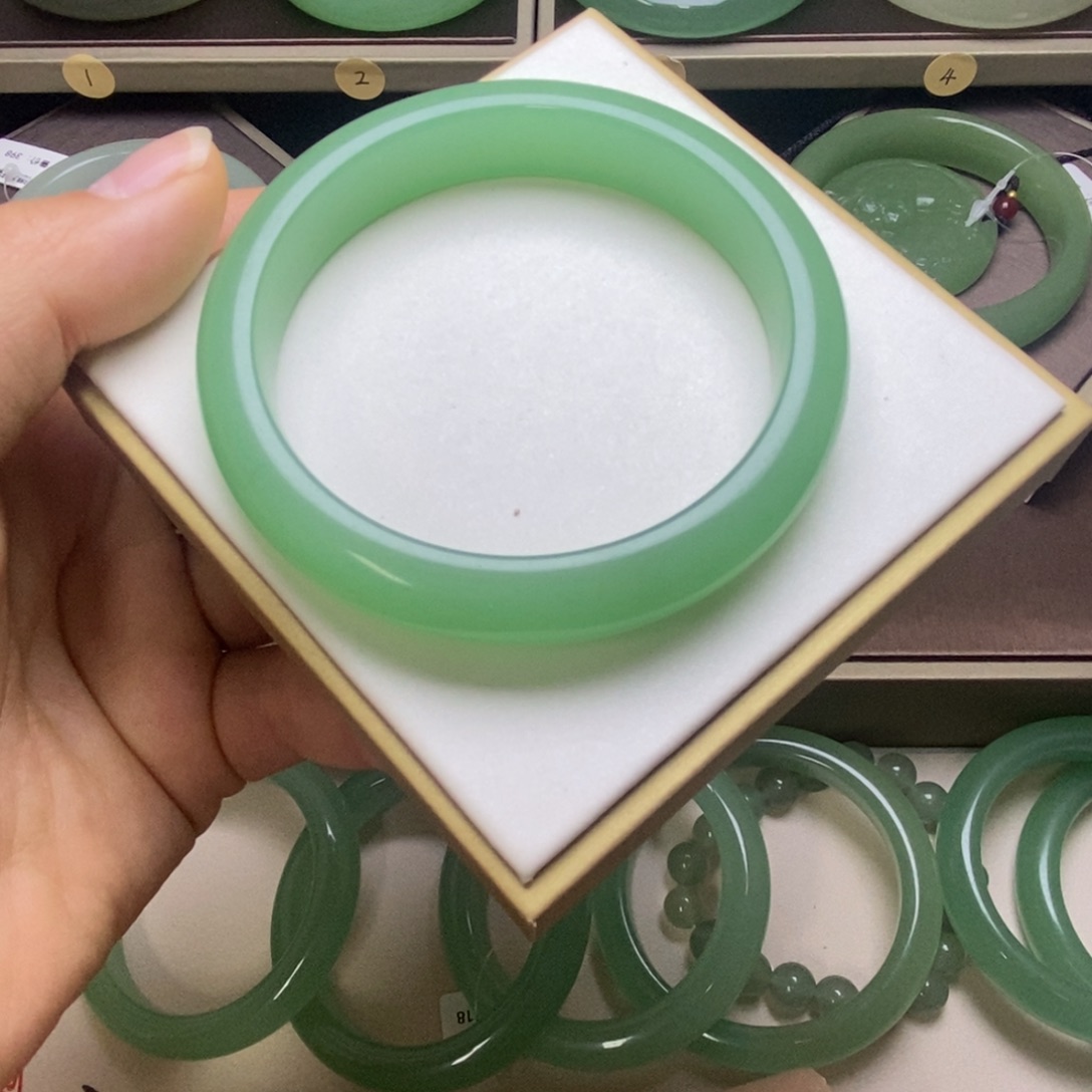 东陵石未镶嵌手镯