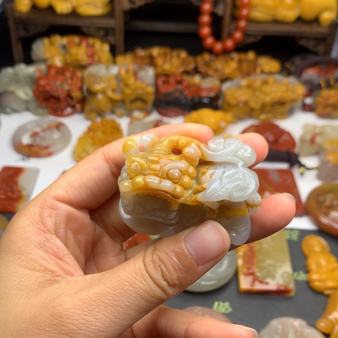 石英质玉（黄龙玉）挂件未镶嵌