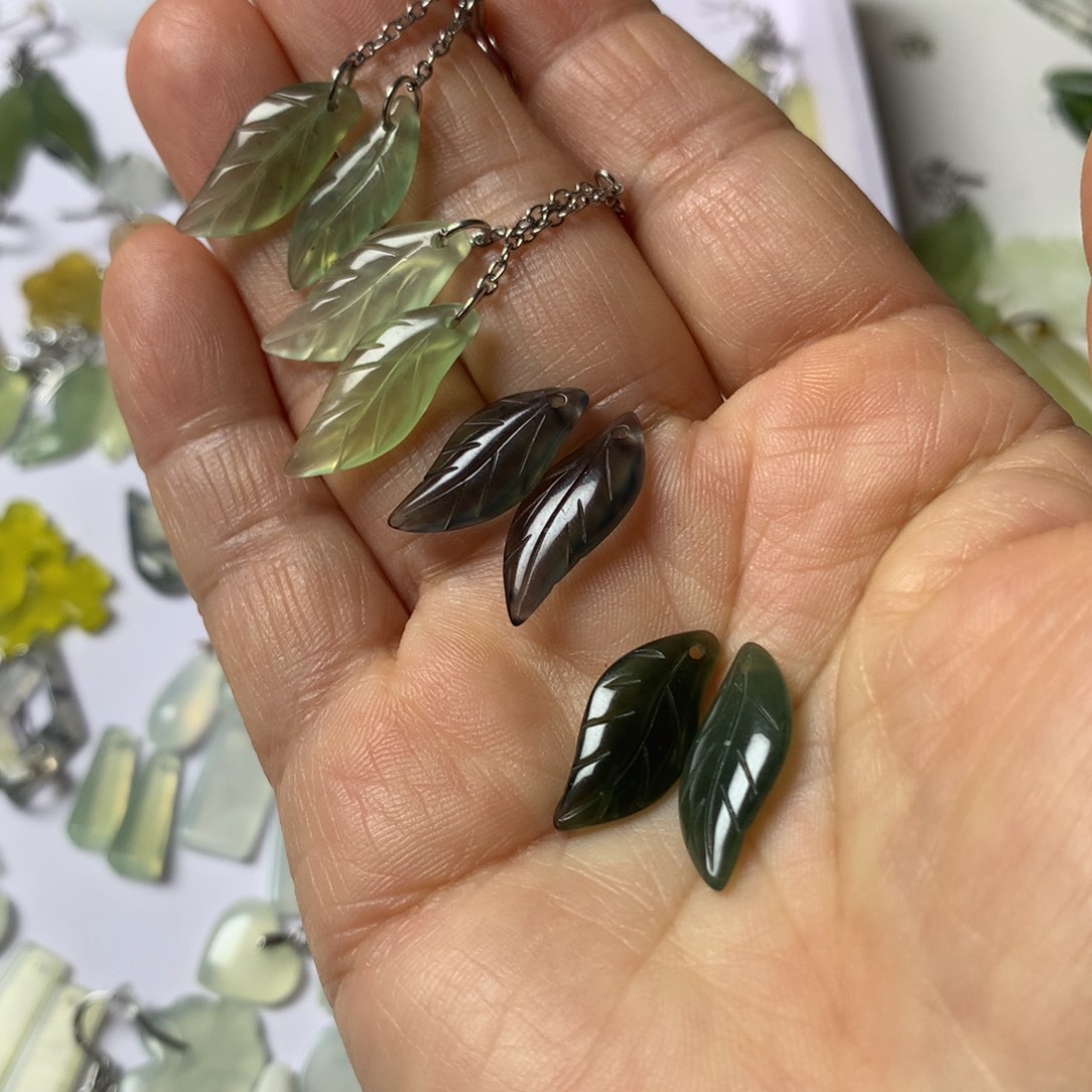 雲***夕蛇纹石玉未镶嵌耳坠