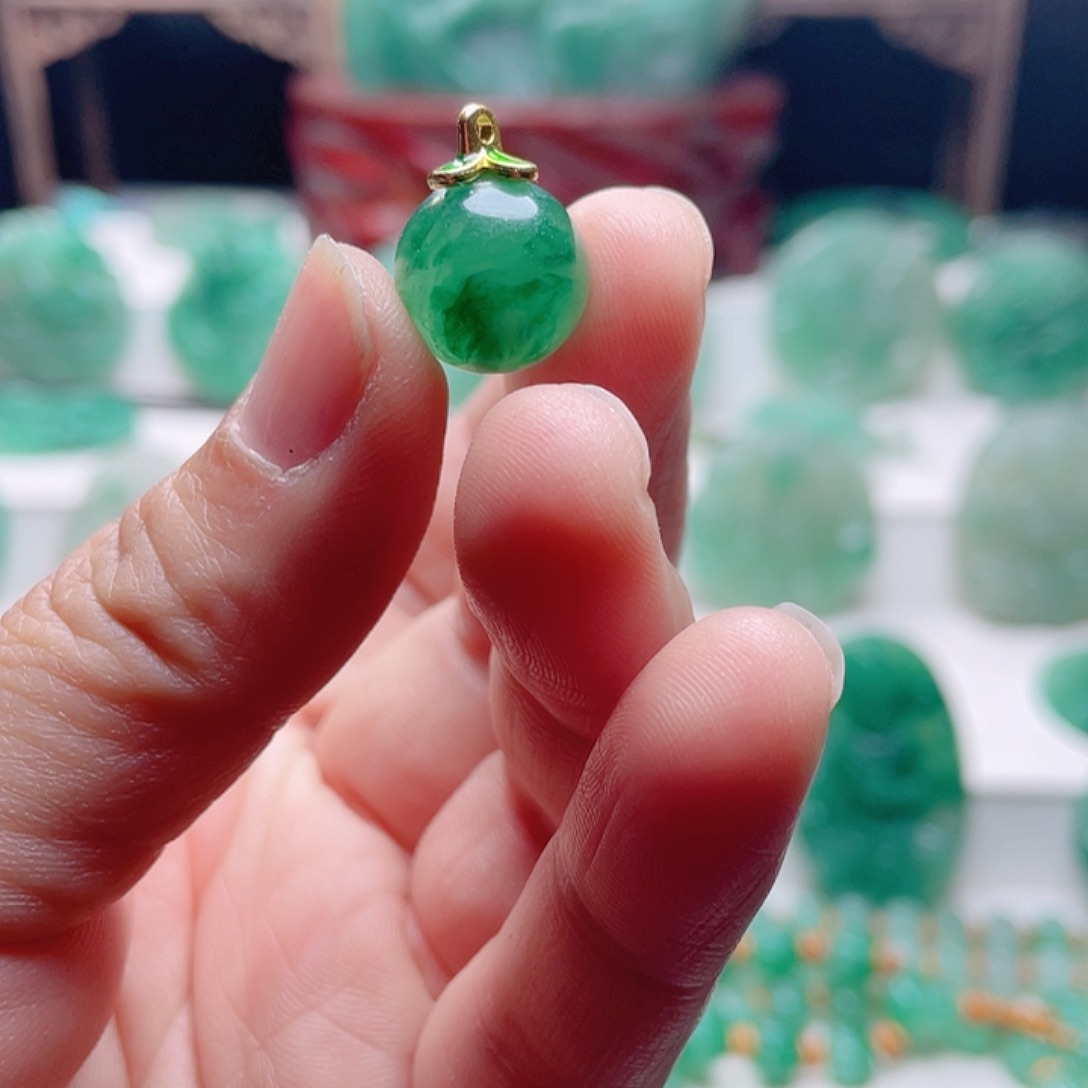 石英质玉未镶嵌颈饰