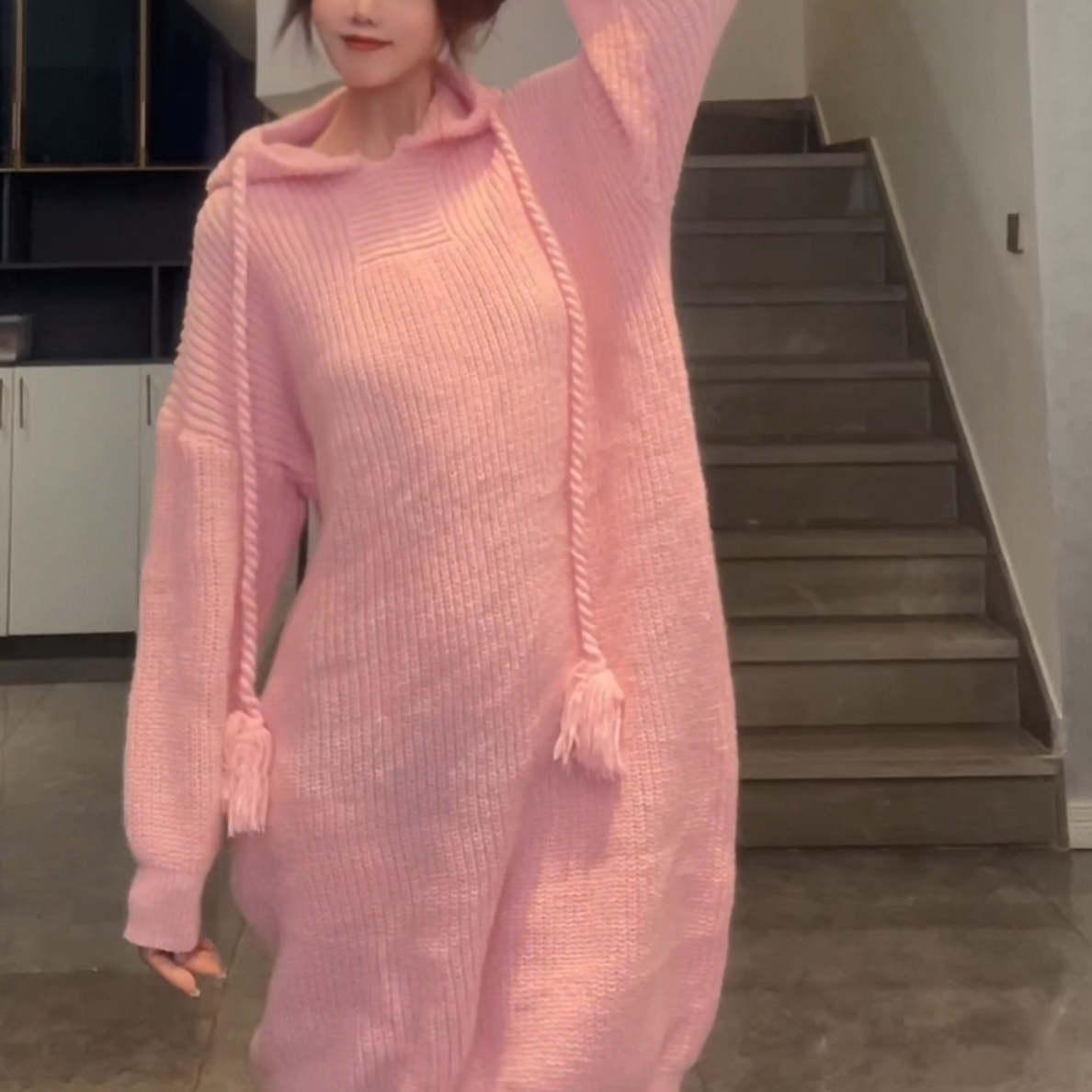 秋冬新款秋冬季长袖连帽连衣裙纯色慵懒风女士加厚