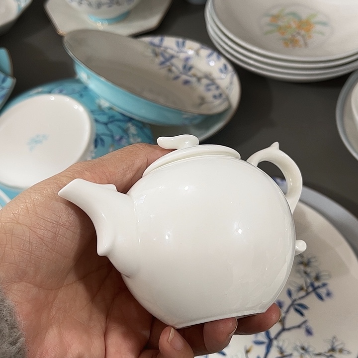 瓷片微瑕骨瓷特惠壶一个
