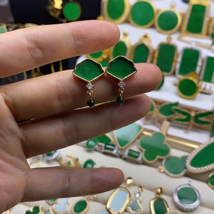 钛钢时尚枫叶耳坠子