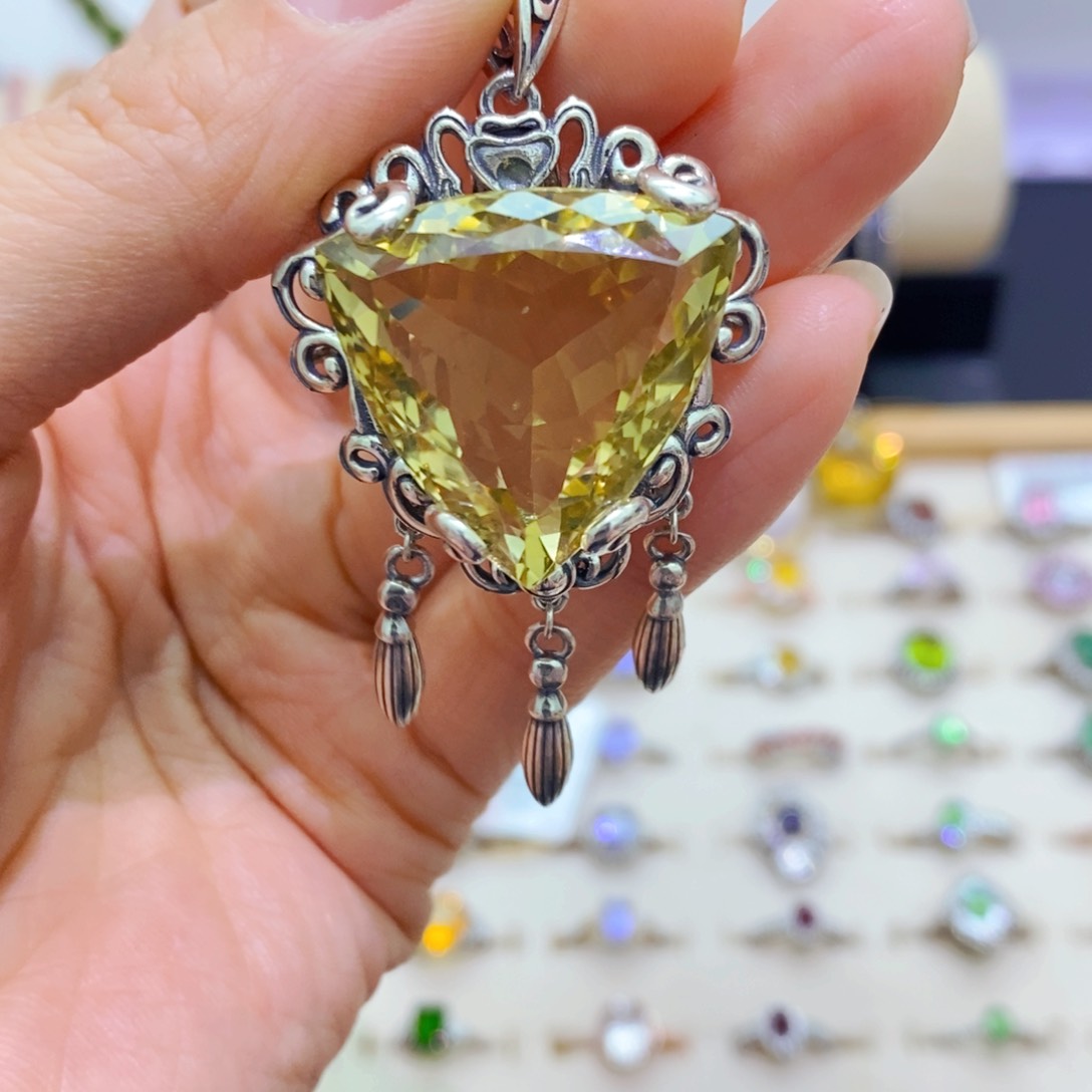 绿水晶吊坠(赠链)银S925镶嵌