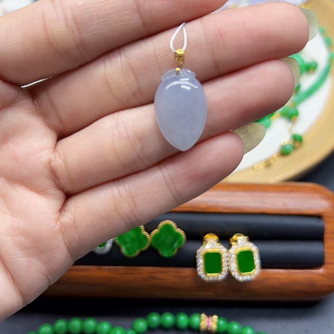 翡翠颈饰18K金镶嵌天然缅料A货一件