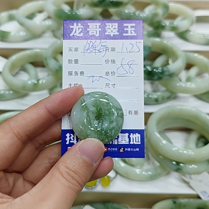 透闪石-蛇纹石玉颈饰未镶嵌快***天