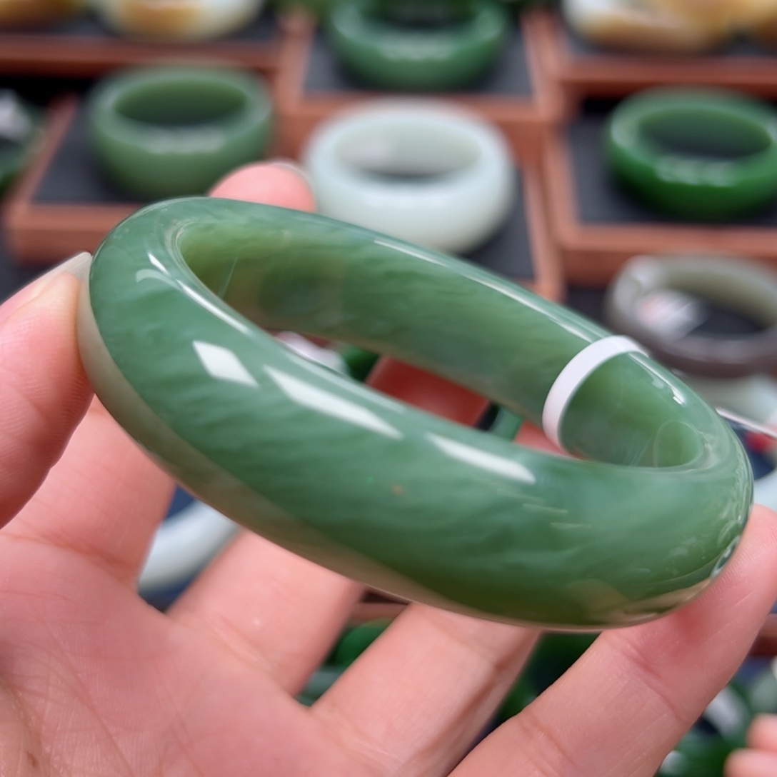 未镶嵌手镯和田玉（碧玉）