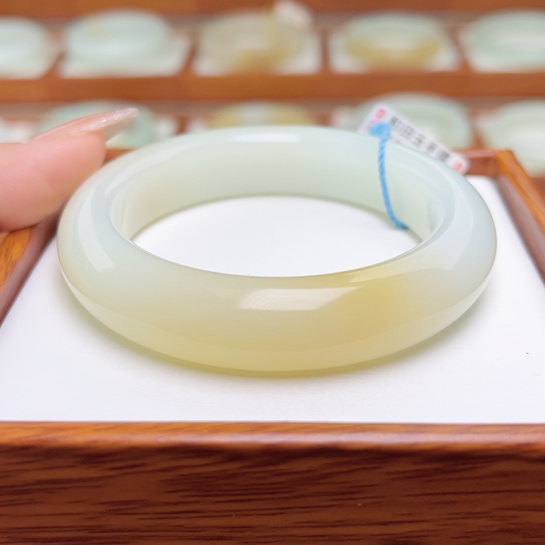 和田玉手镯未镶嵌53