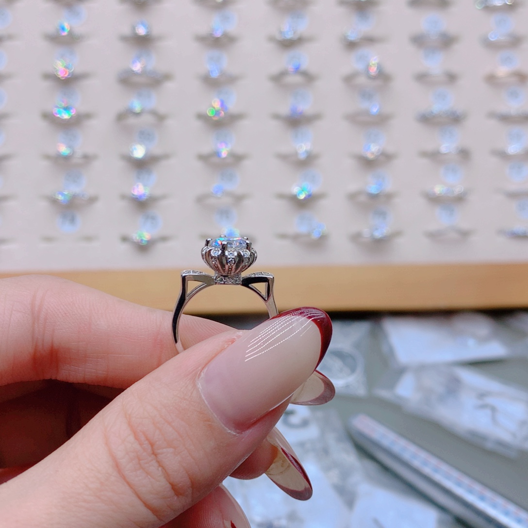 银S925镶嵌钻石猫耳朵10.5圈口