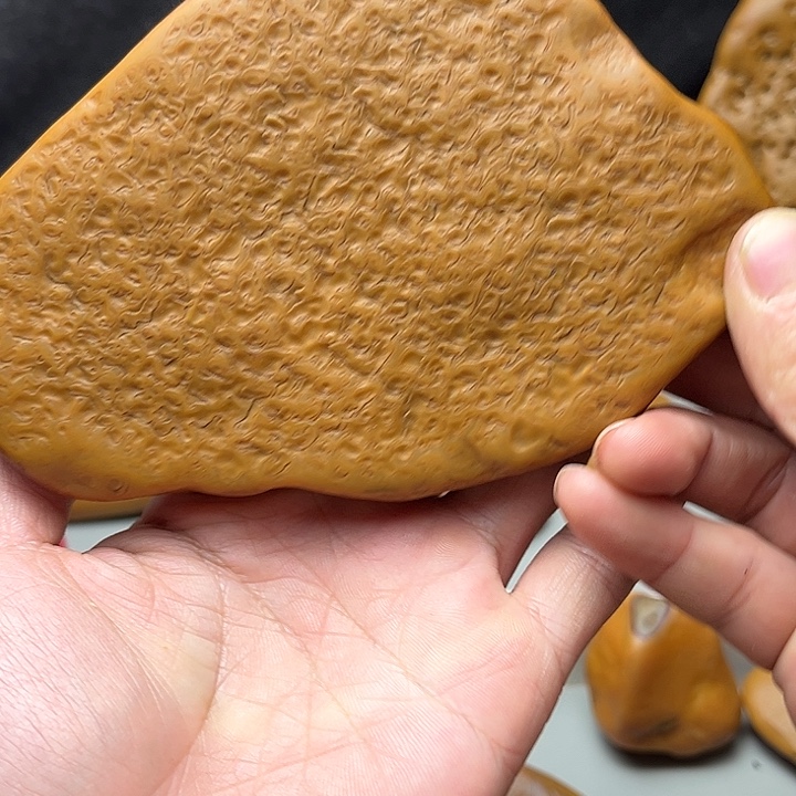 黄蜡石全品孔雀纹