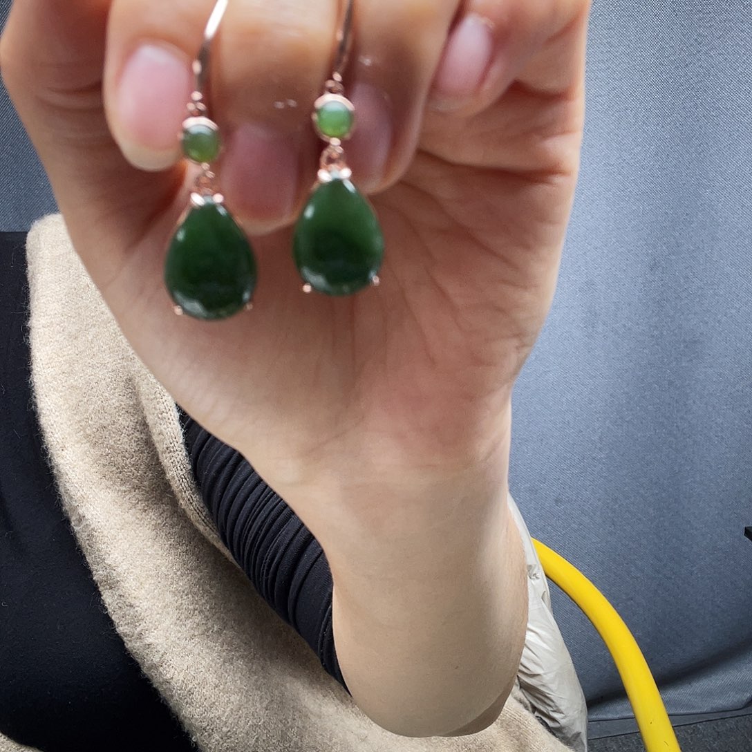 メ***ら和田玉银S925镶嵌耳饰