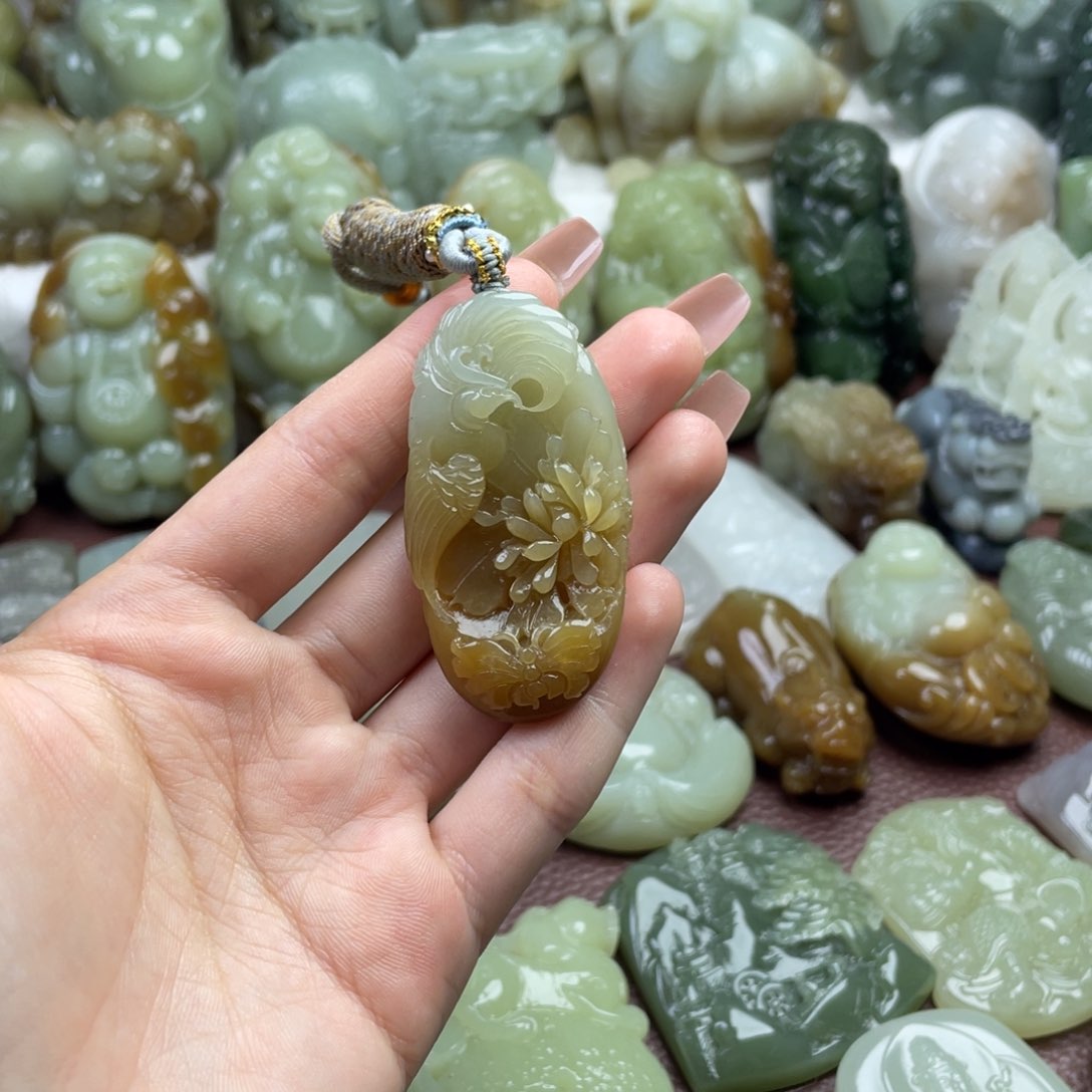 和田玉未镶嵌颈饰