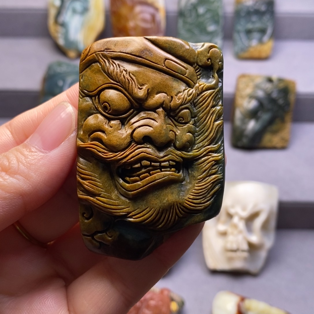 湖***畔岫玉未镶嵌颈饰挂件