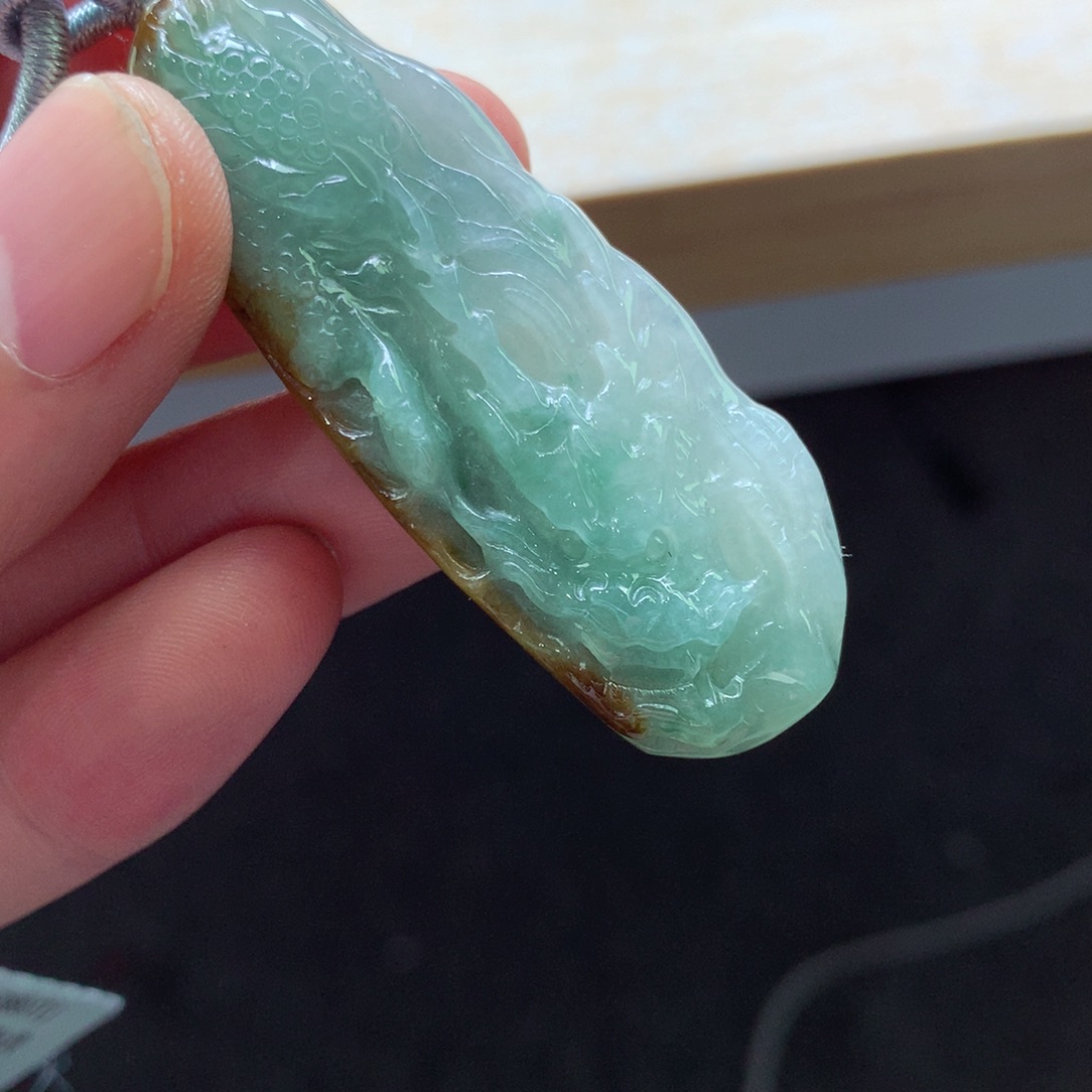 翡翠颈饰未镶嵌吊坠