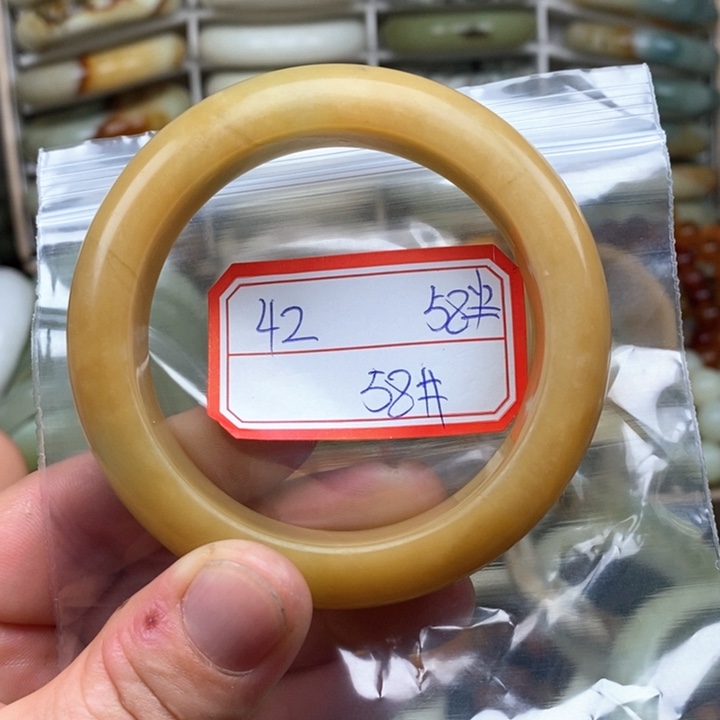 未镶嵌蛇纹石玉颈饰o****e
