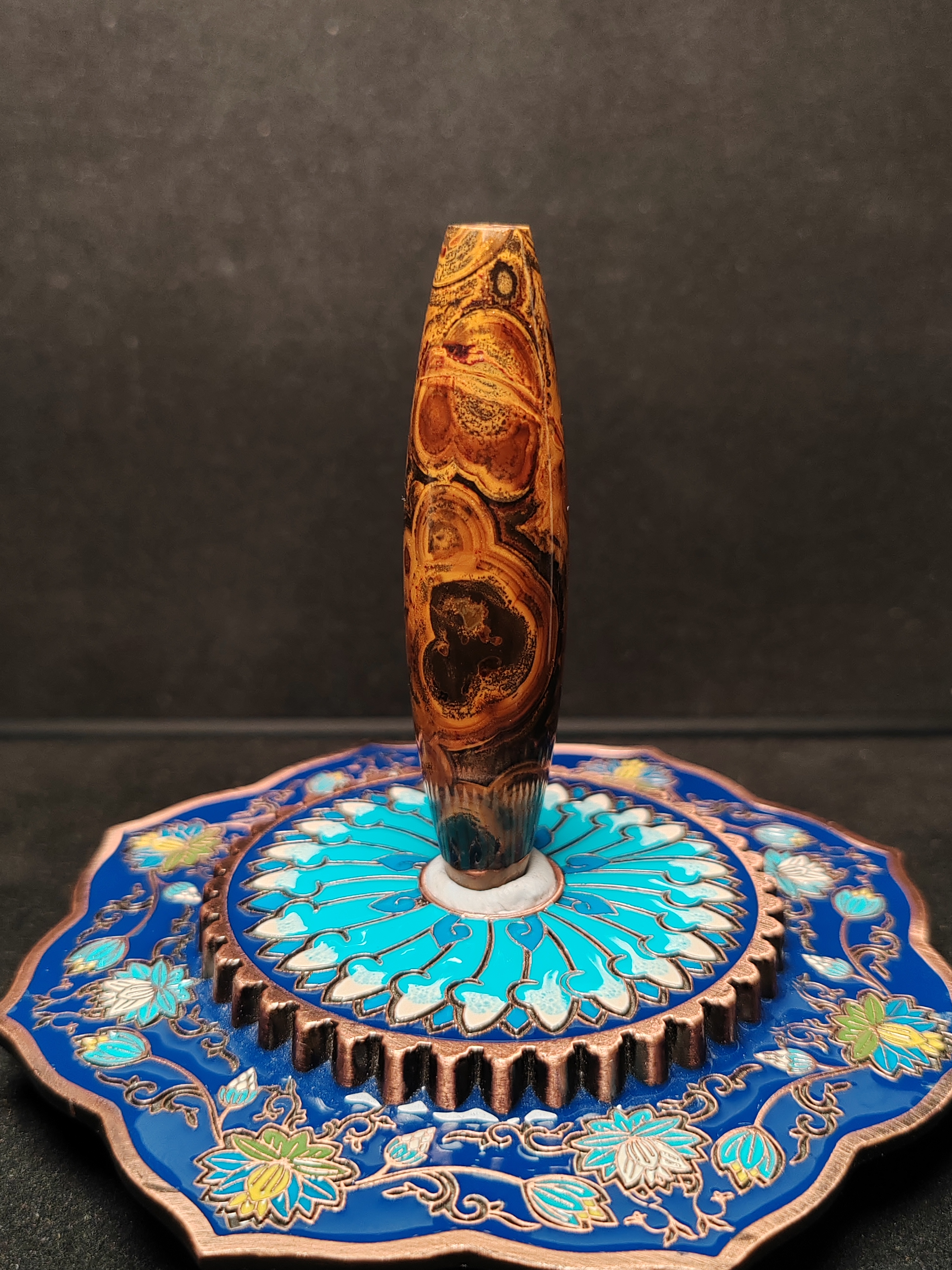 精品玛瑙玉髓摆件（蒙珠）