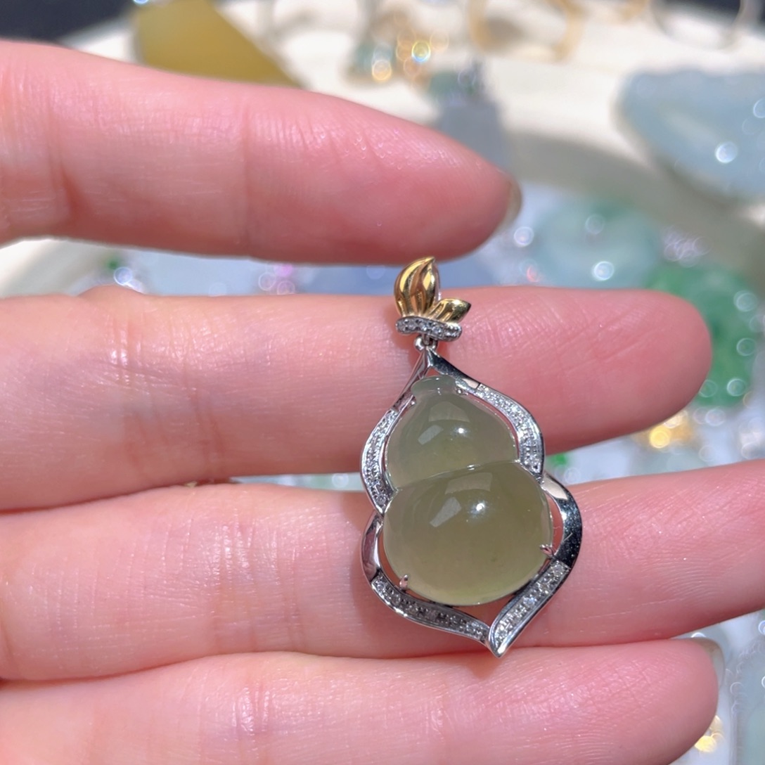 翡翠颈饰18K金镶嵌翡翠