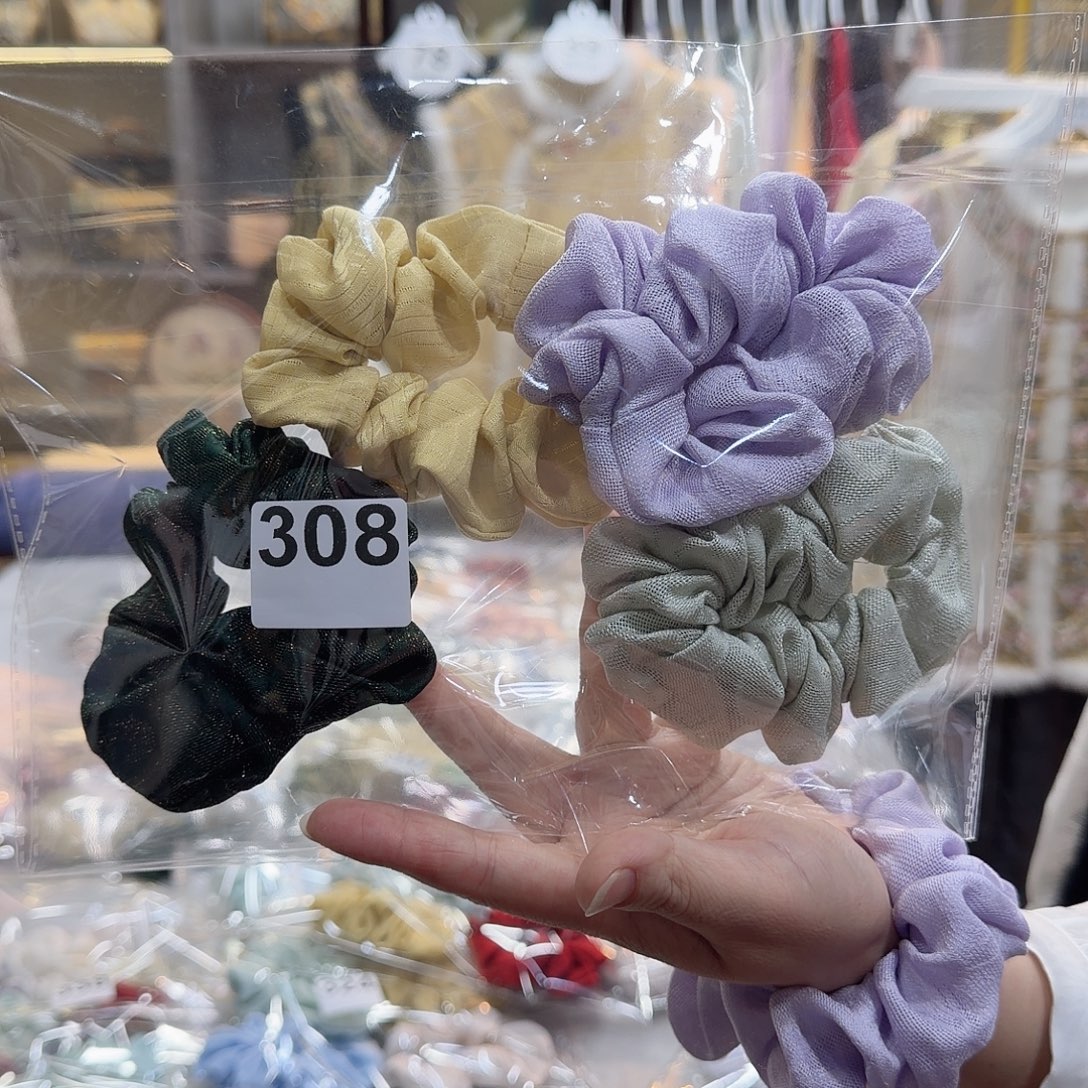 小***花非遗传承人的精神风貌和