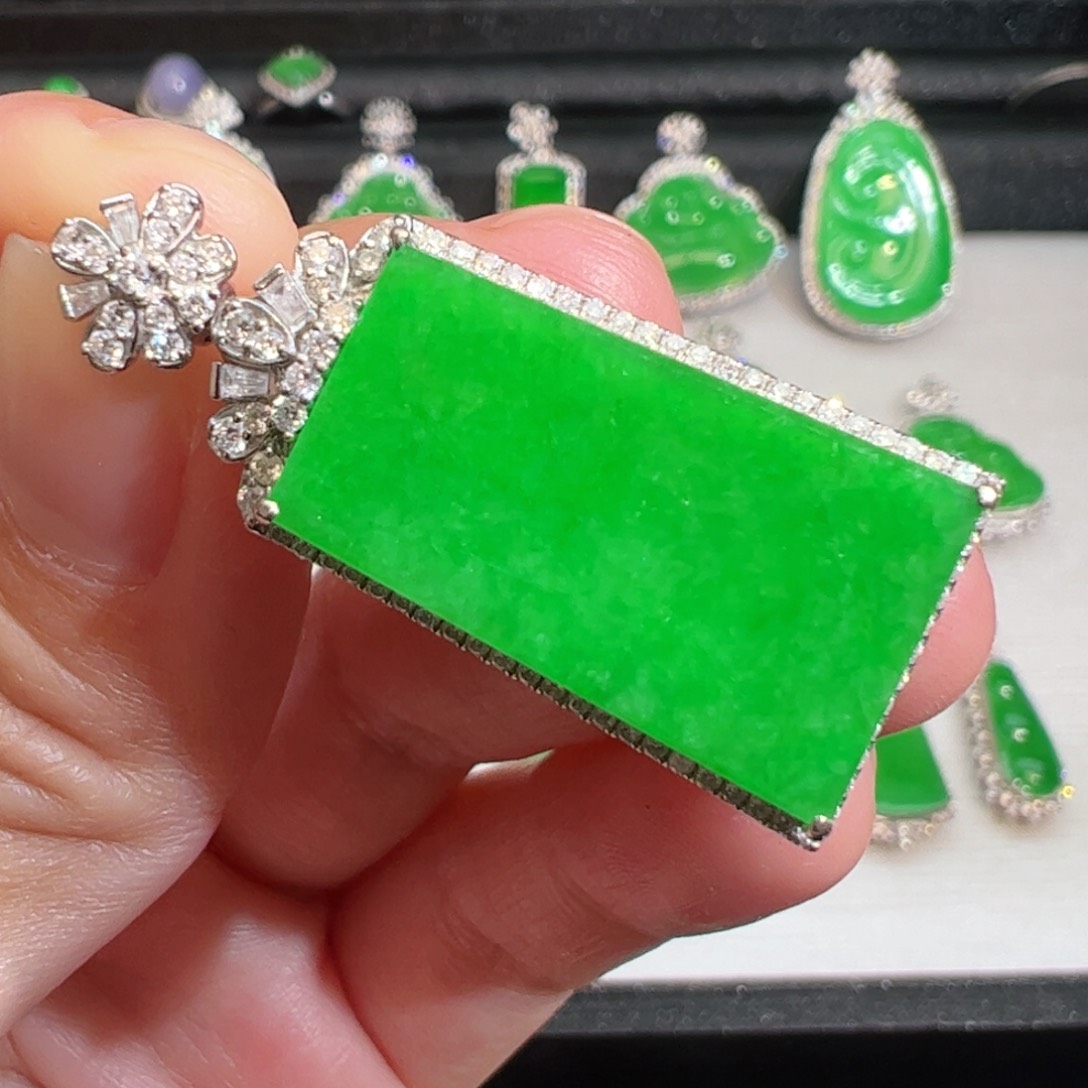 翡翠吊坠(不含链)18K金镶嵌