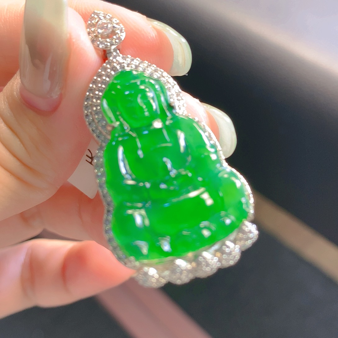 翡翠颈饰未镶嵌翡翠