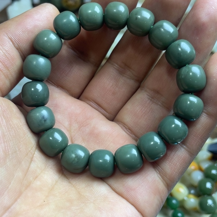 和田玉手链未镶嵌豆青卡12