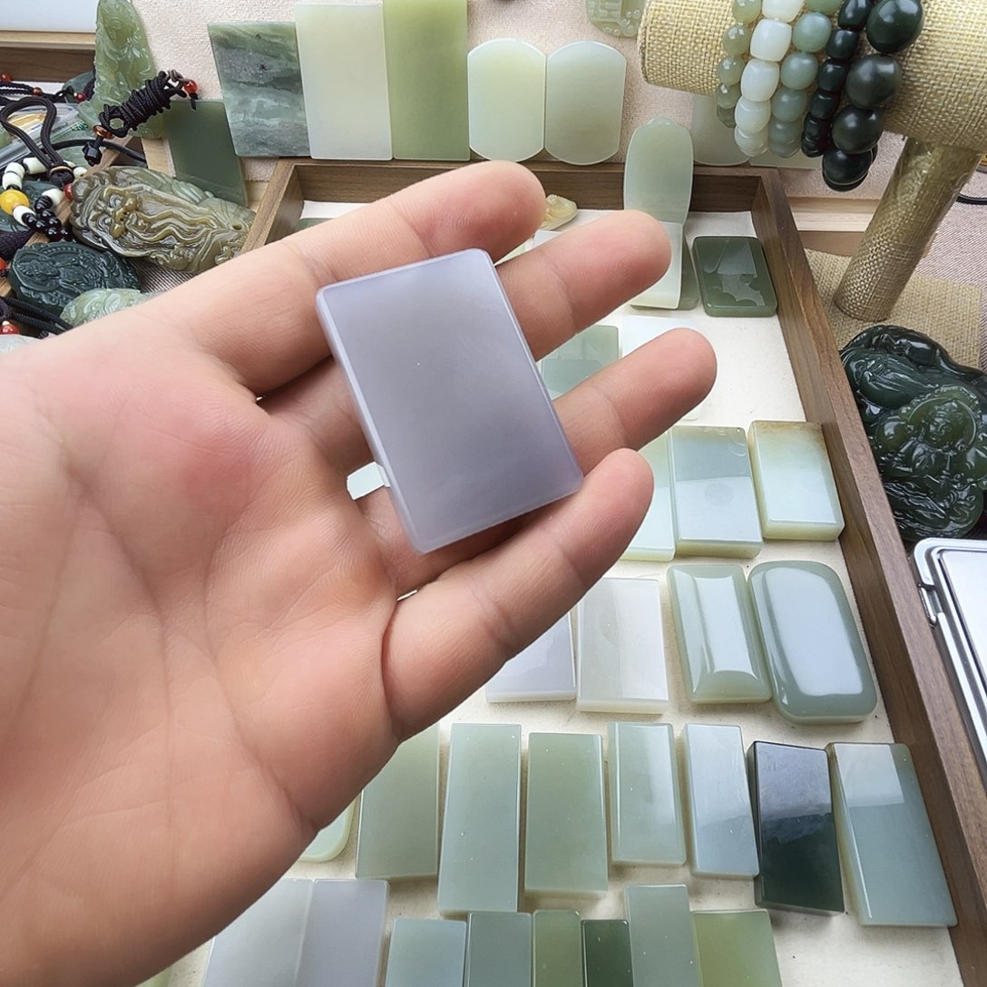 G***森和田玉未镶嵌颈饰