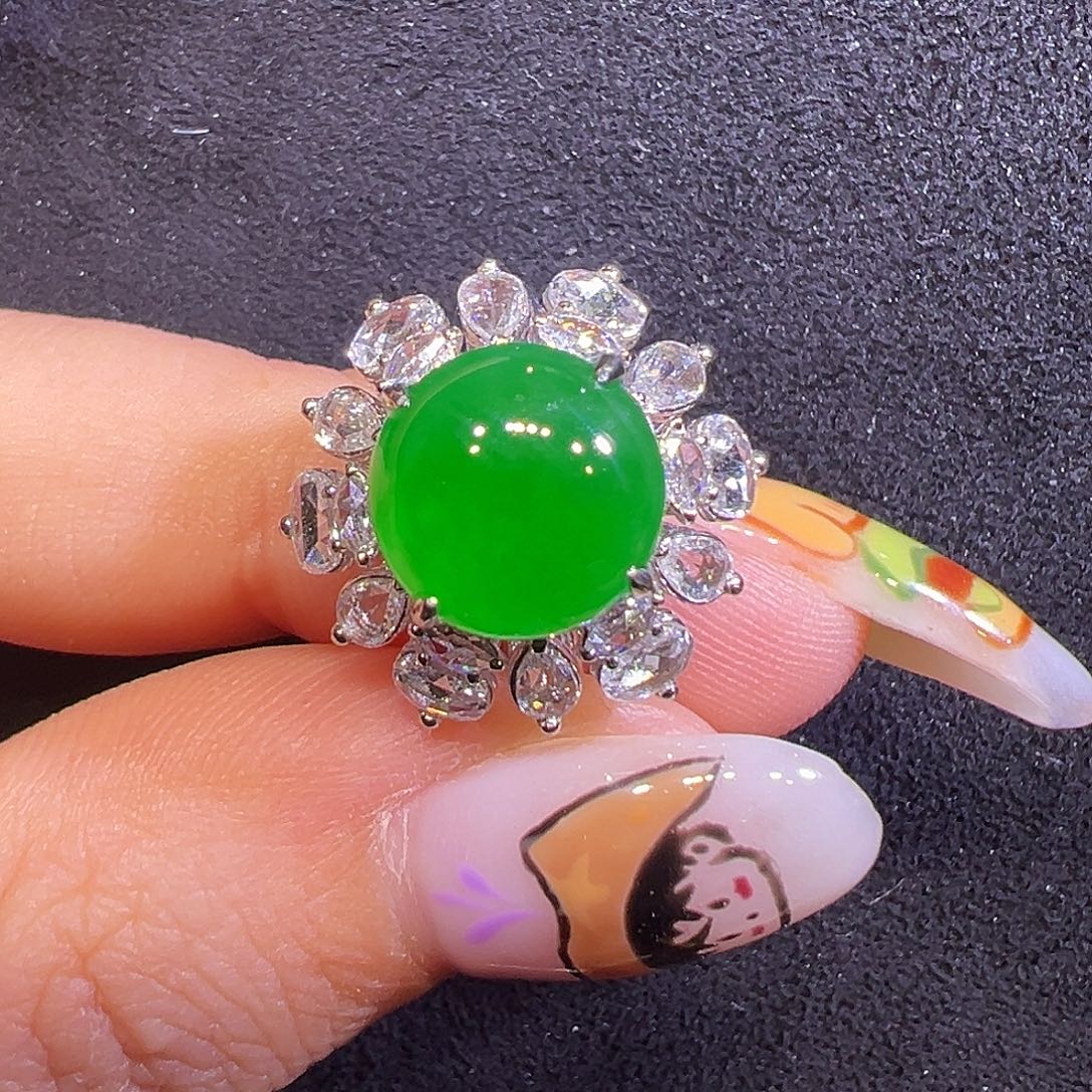 翡翠18K金镶嵌戒指蛋面