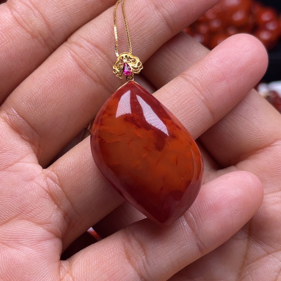 南红玛瑙珠宝奇石18K金镶嵌吊坠送银项链