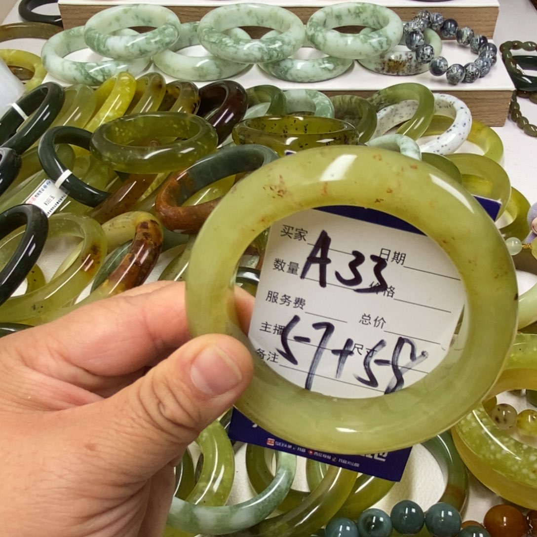 蛇纹石玉未镶嵌手镯