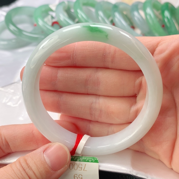 翡翠手镯未镶嵌缅甸A货翡翠手镯