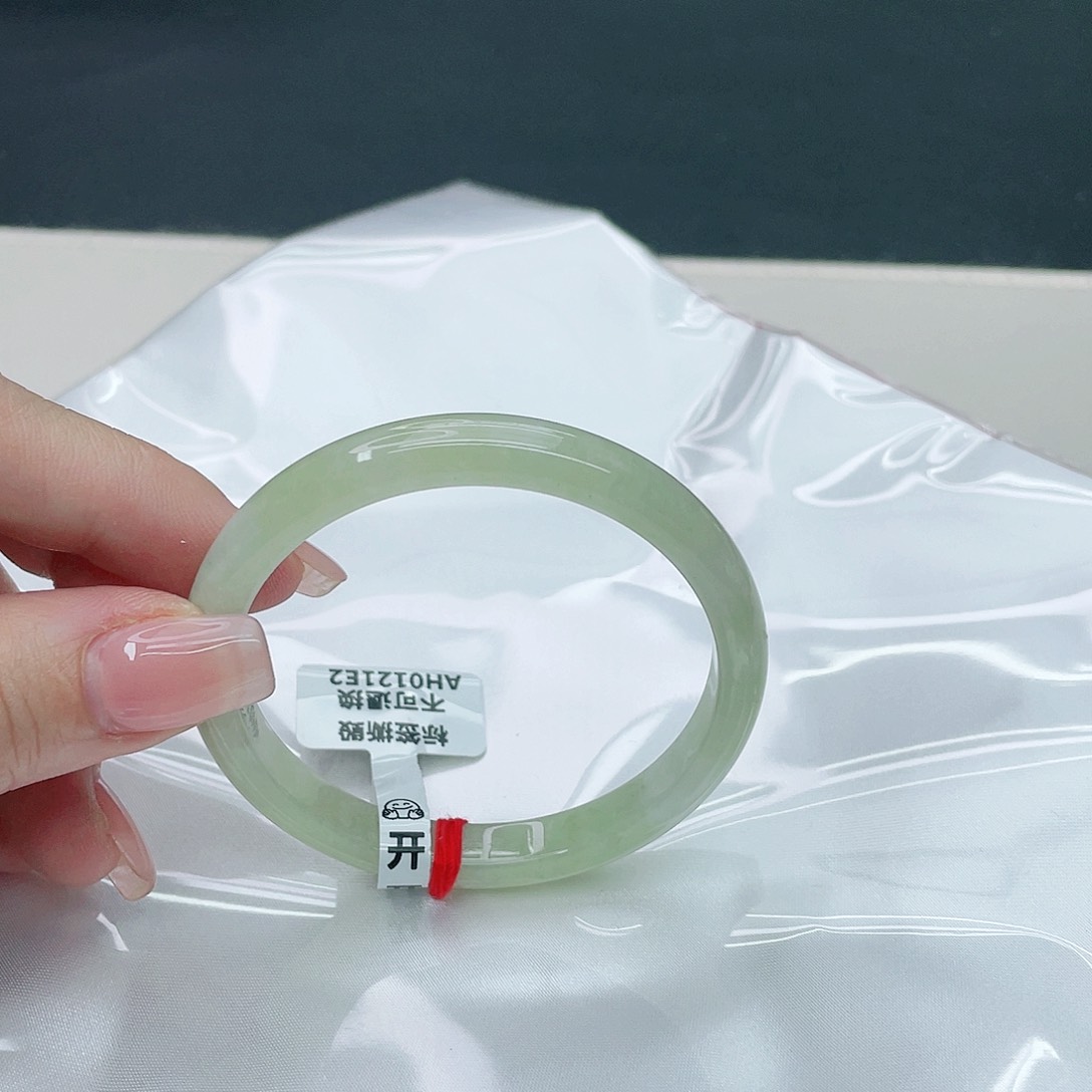 翡翠手镯未镶嵌正52.9