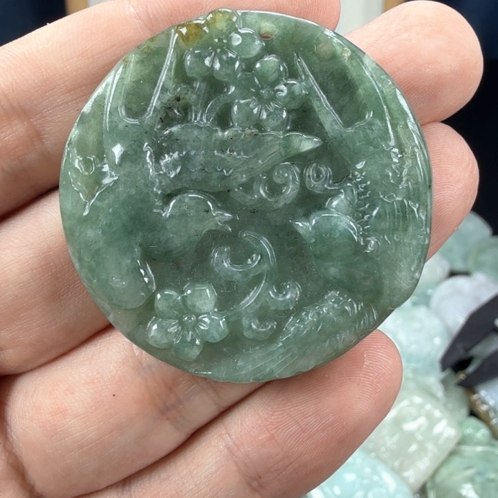 翡翠挂件未镶嵌翡翠