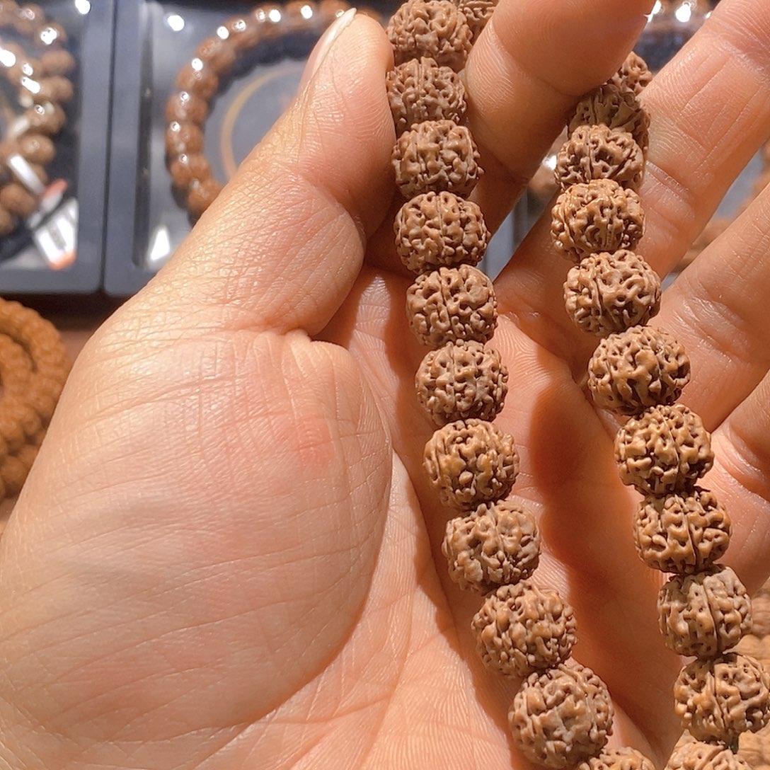 鄙***某吊坠金刚菩提五星盘龙