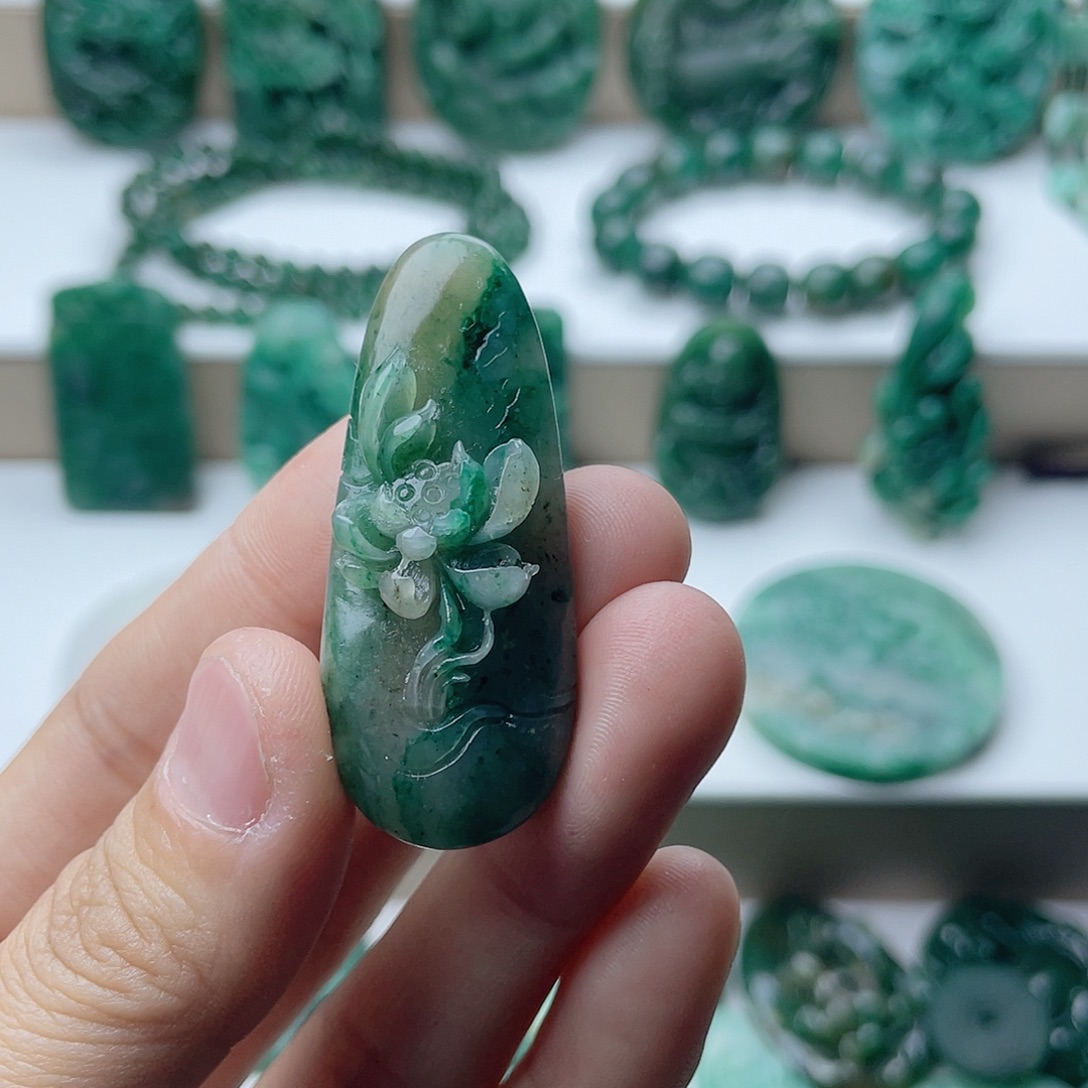 独山玉未镶嵌挂件