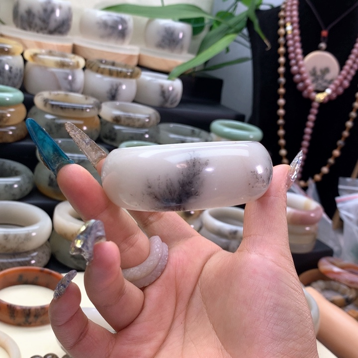 小***灵石英岩玉合金手镯