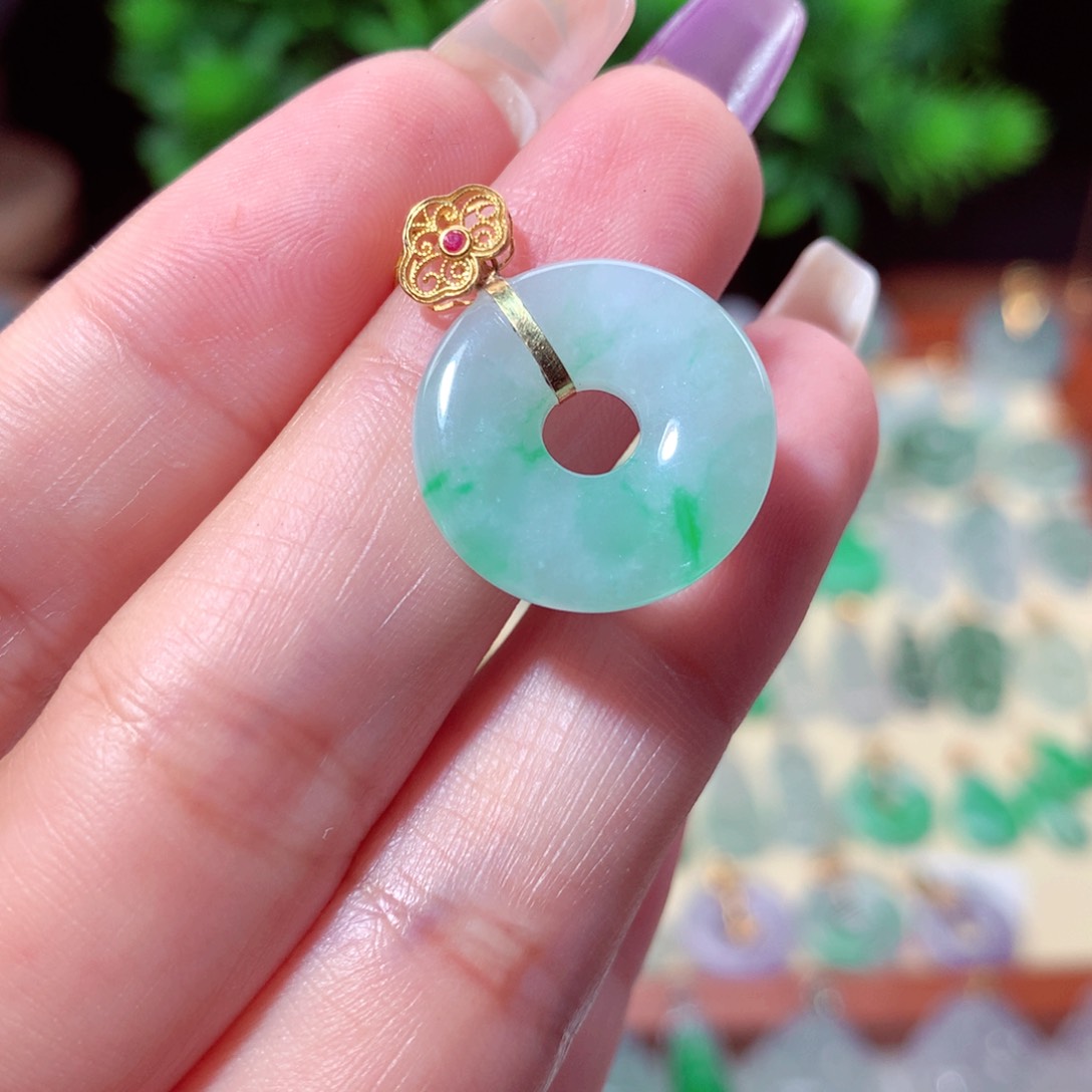 翡翠吊坠(不含链)18K金镶嵌