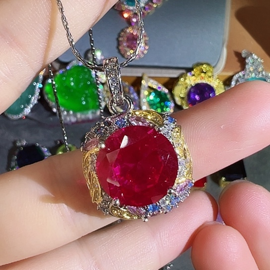 未镶嵌颈饰红宝石