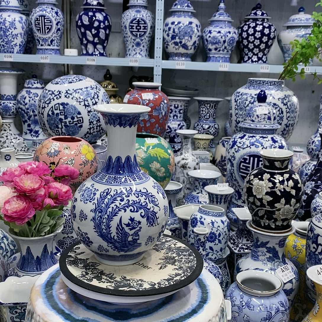 【闪购商品】摆件天球瓶瓷器摆件………………………………