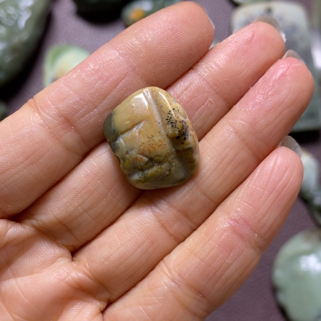 岫岩河磨玉（透闪石质玉）无未镶嵌