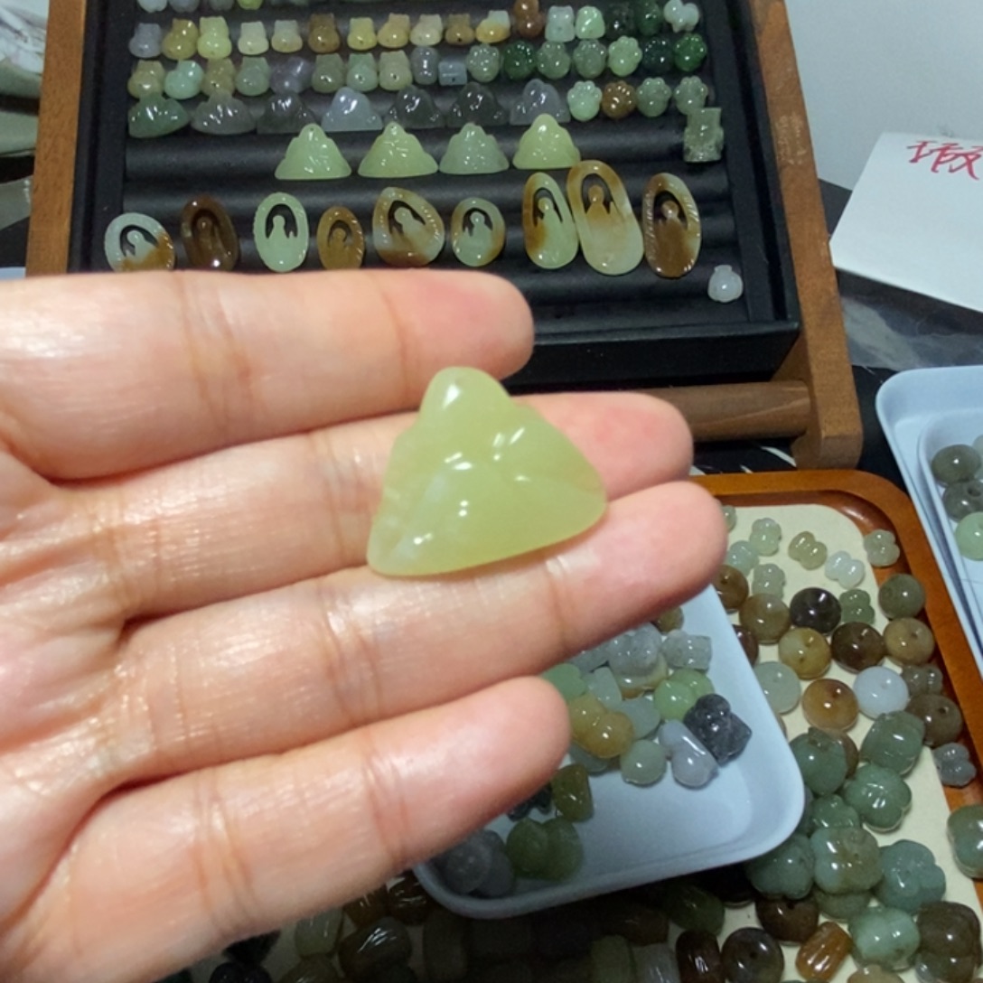 和田玉未镶嵌手链瑕疵品有棉