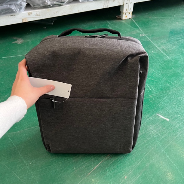 深灰色双肩包（边架三层）