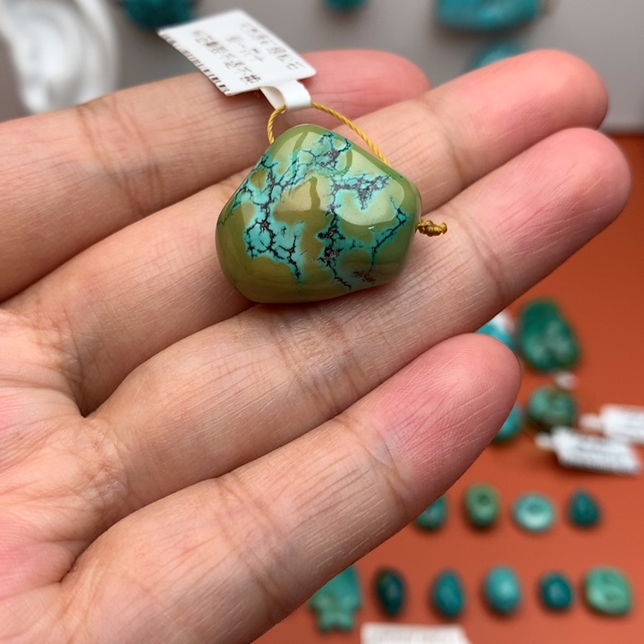 绿松石未镶嵌珠宝奇石