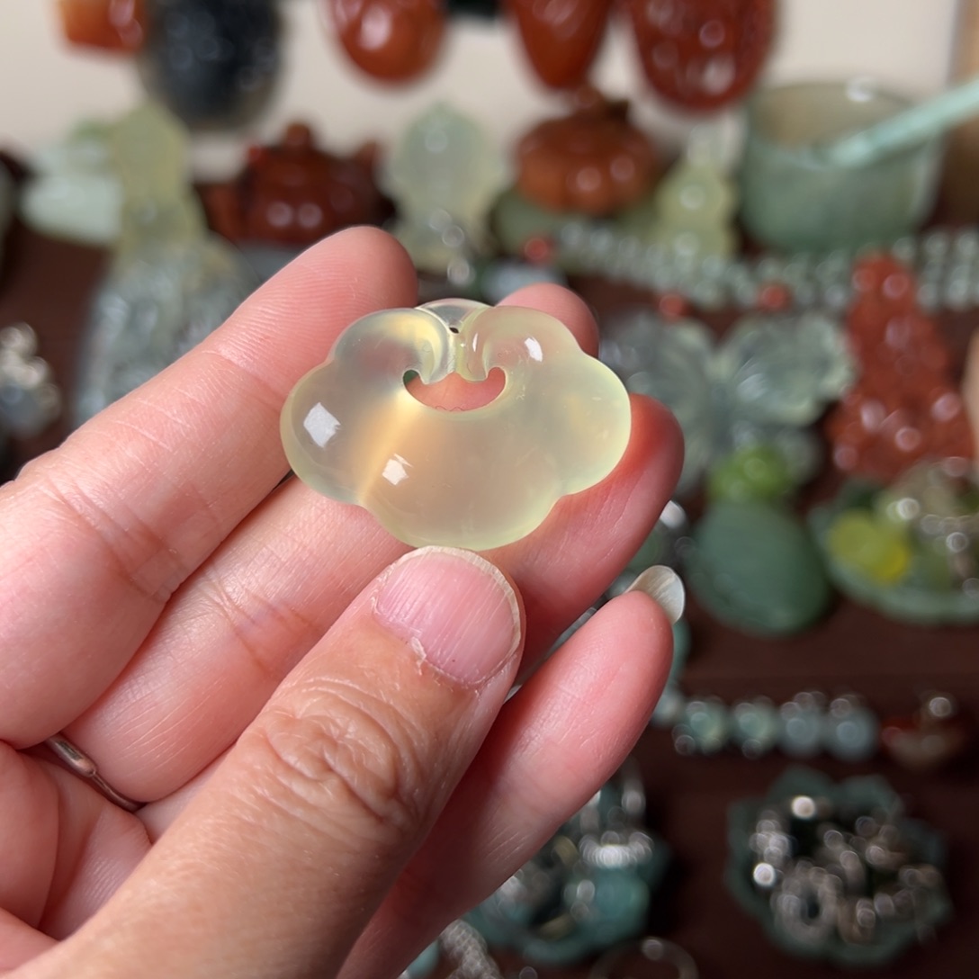 蛇纹石玉吊坠(赠链)未镶嵌