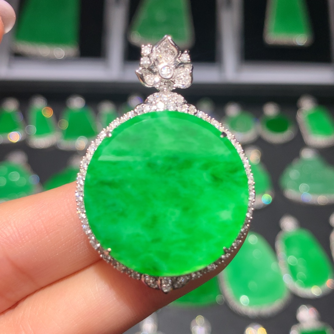 翡翠颈饰18K金镶嵌翡翠