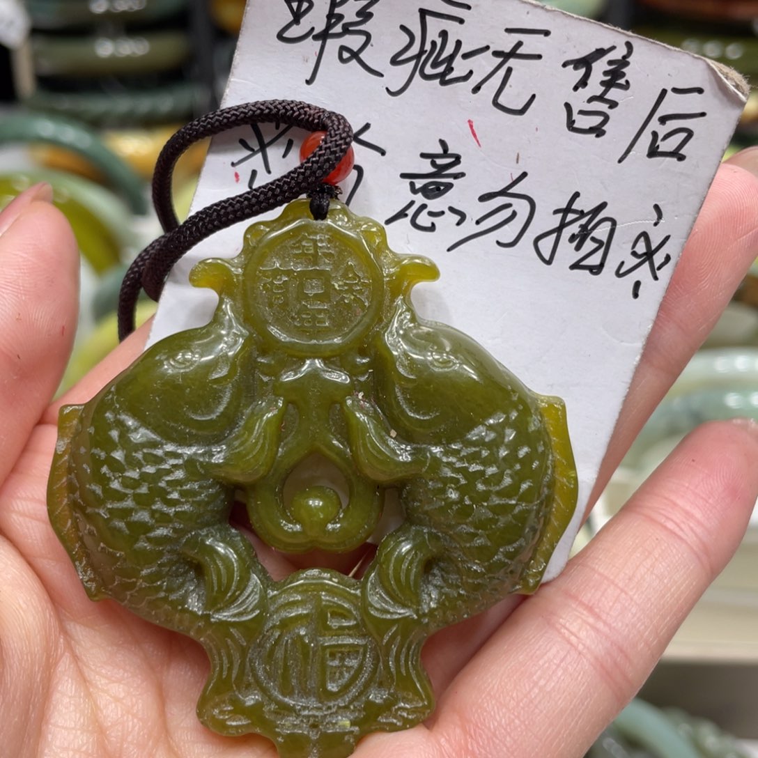 蛇纹石玉颈饰未镶嵌