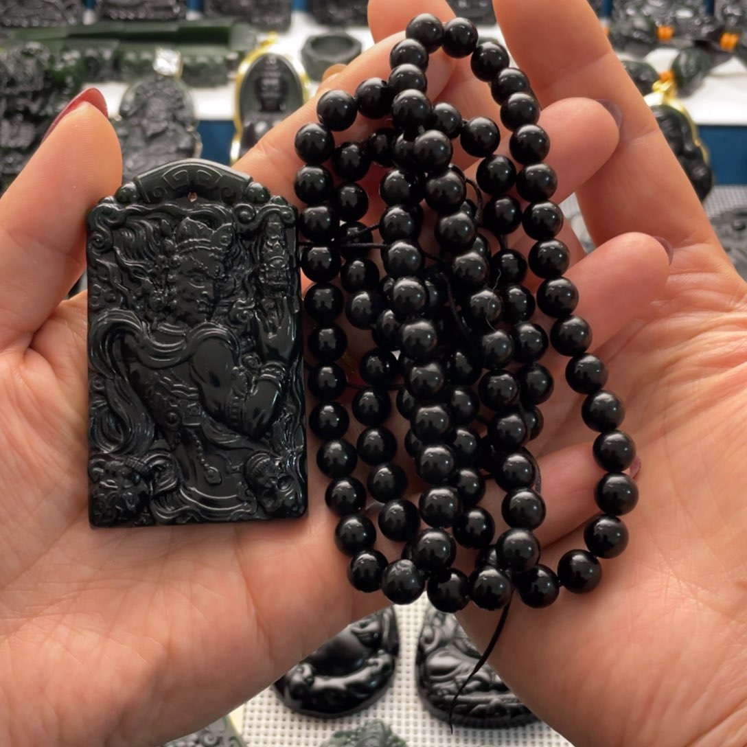 蛇纹石玉吊坠未镶嵌?****⁹