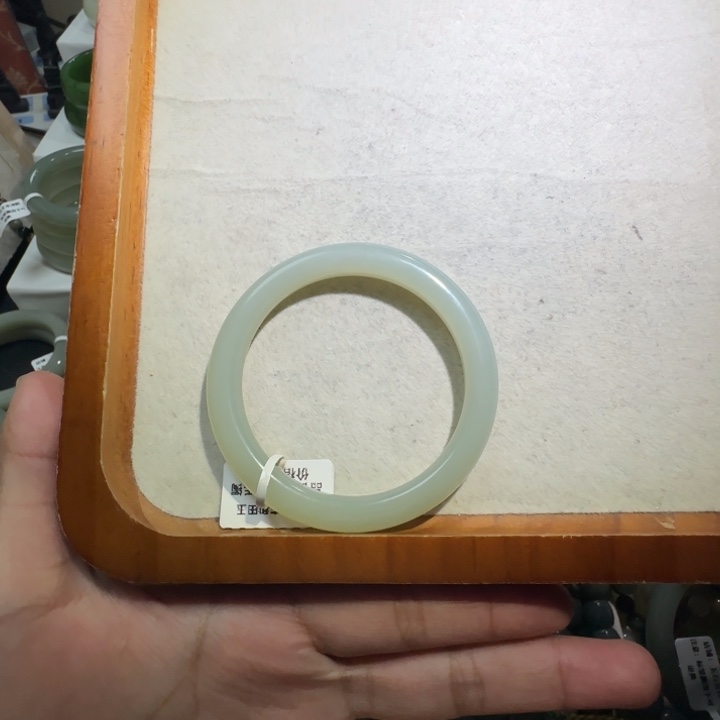 一***金和田玉未镶嵌手镯