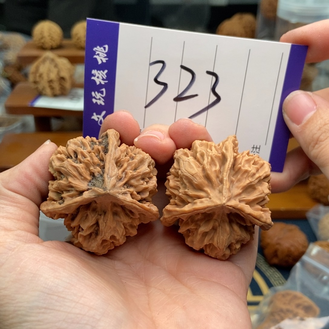 文玩核桃吊坠44三棱
