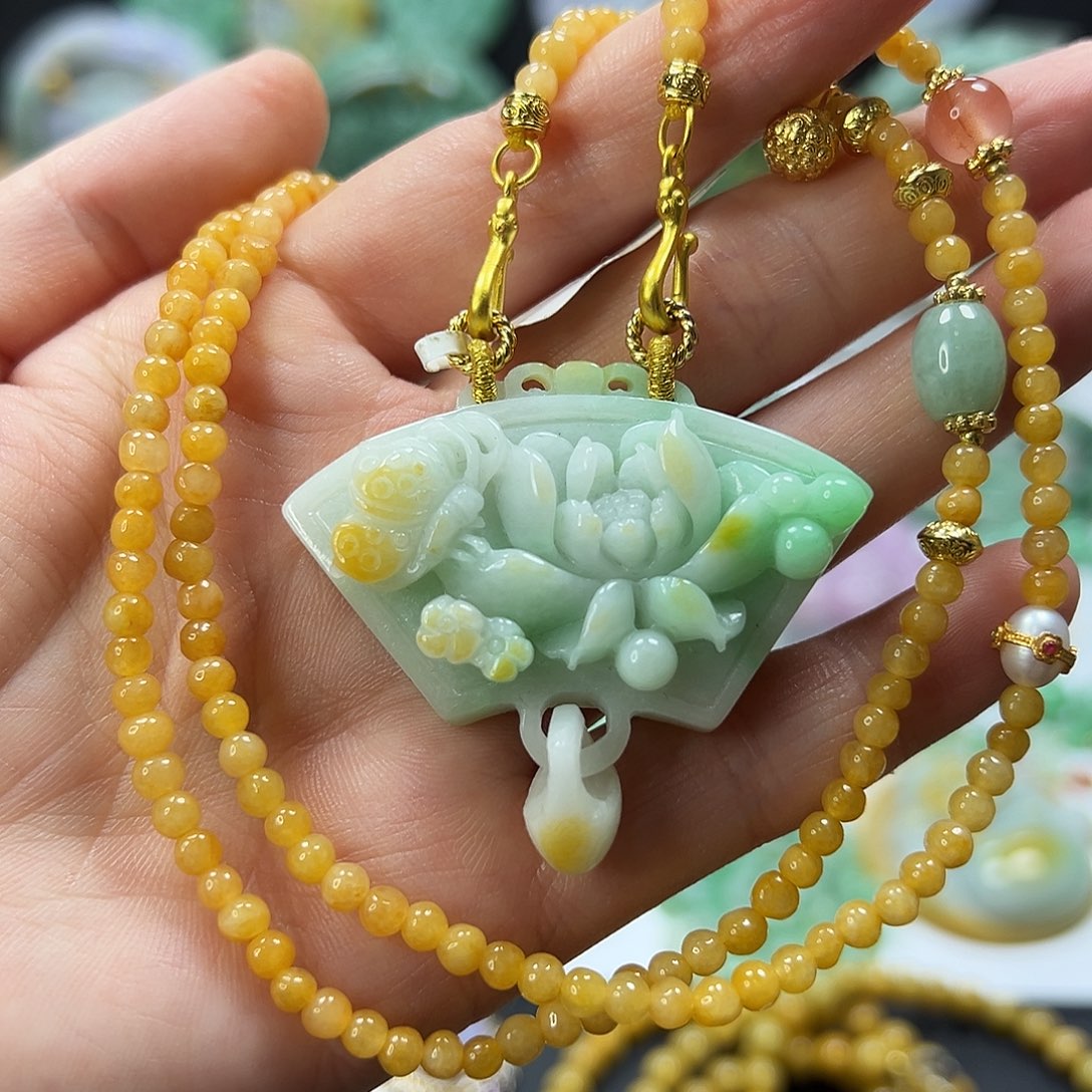 翡翠未镶嵌颈饰吊坠