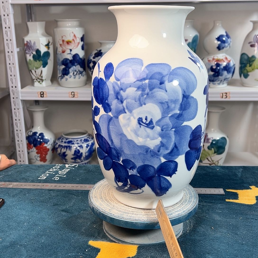 摆件景德镇陶瓷大冬青牡